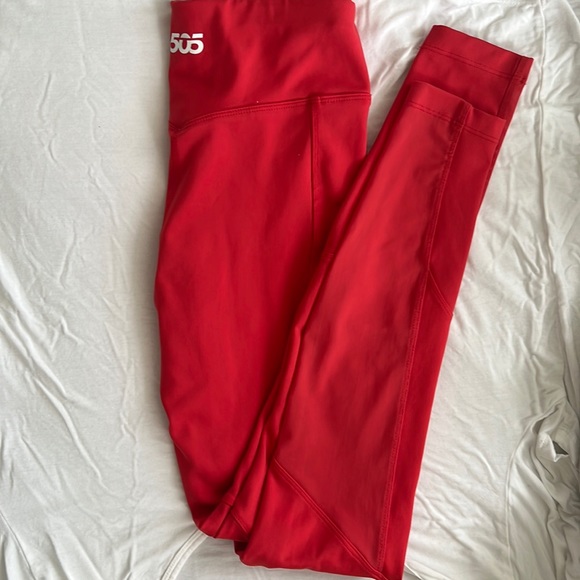 Bum sculpt Leggings - US 6 Size - Cherry with sheer net detail - Picture 10 of 10